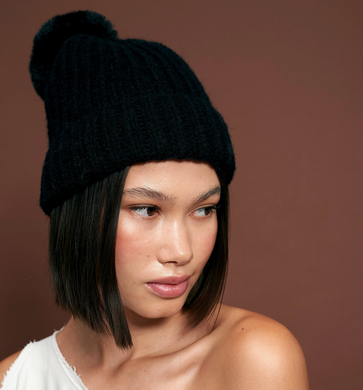 Classic Pom Knit Beanie - Black