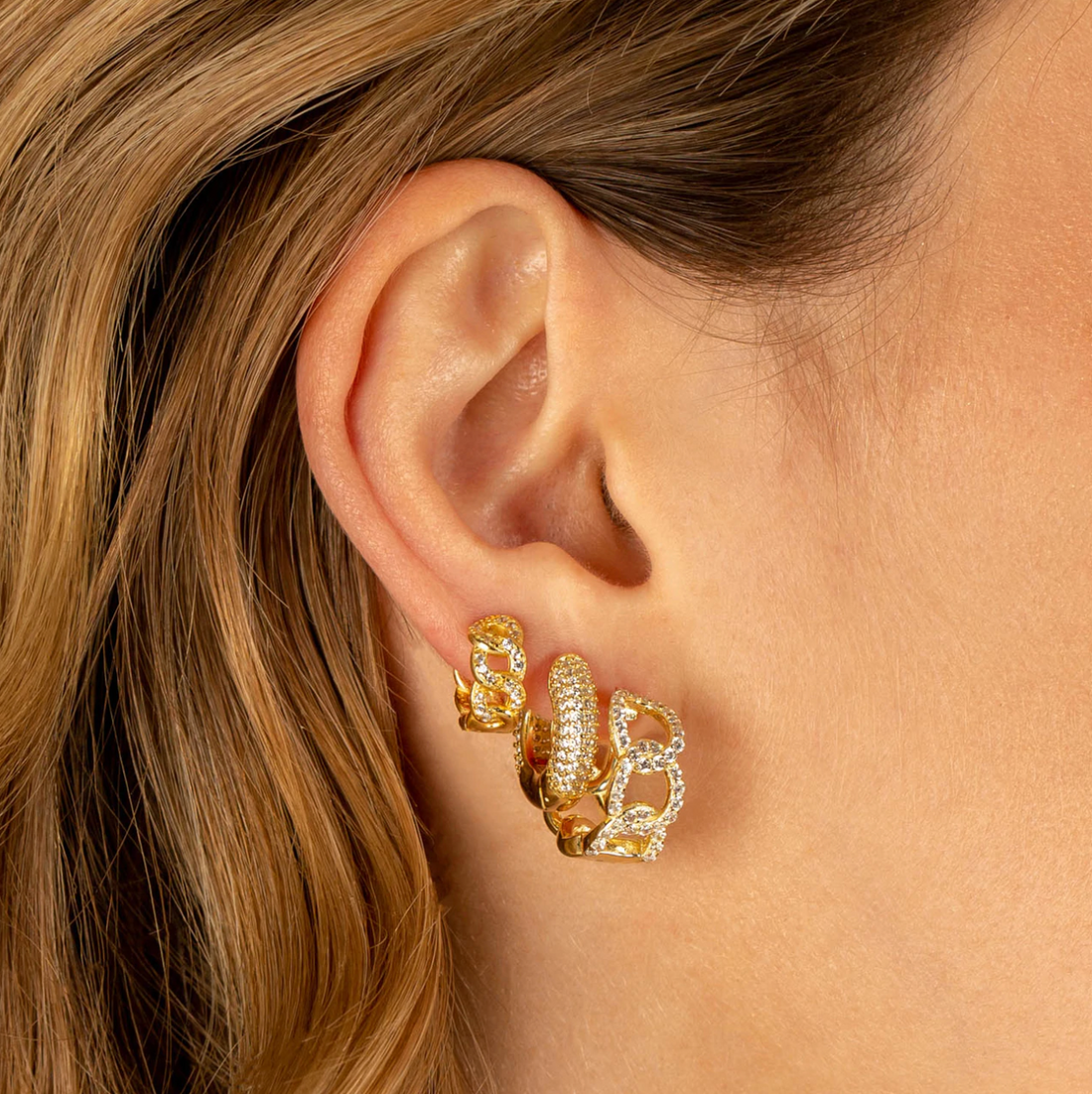 Pavé Curb Huggie Earring