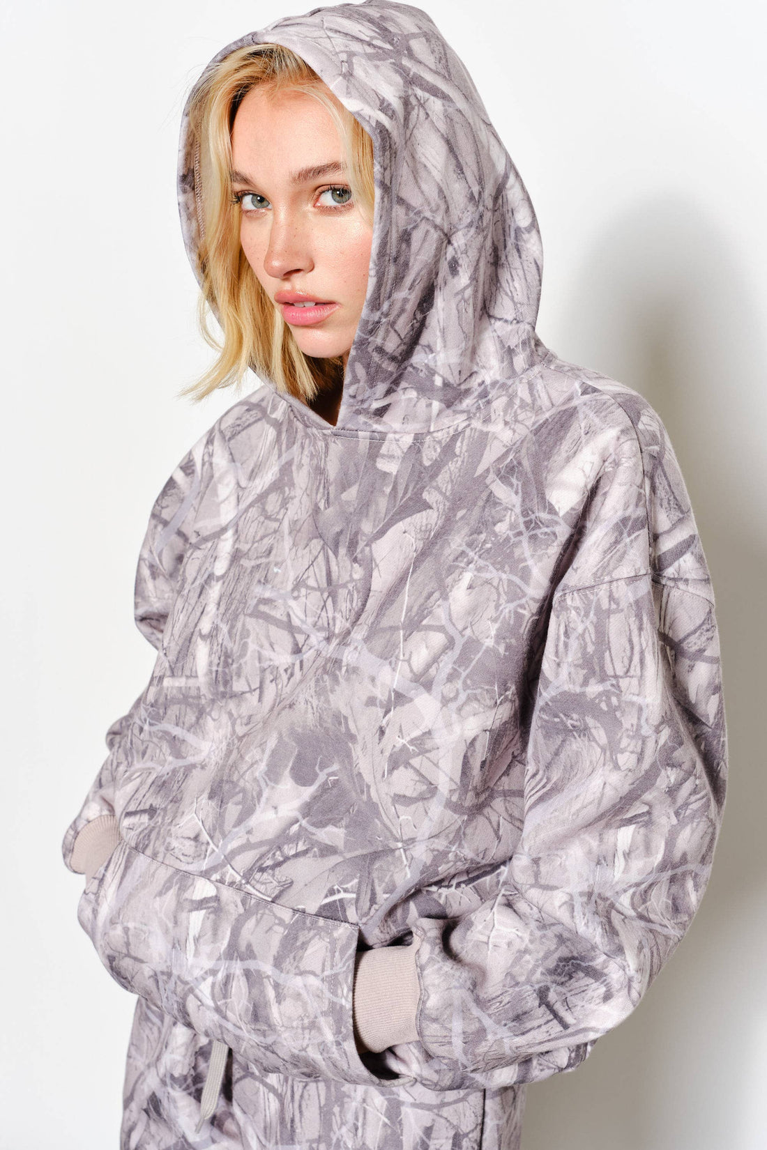 BLAKE EXCLUSIVE CAMO SWEATSHIRT: Camo / L