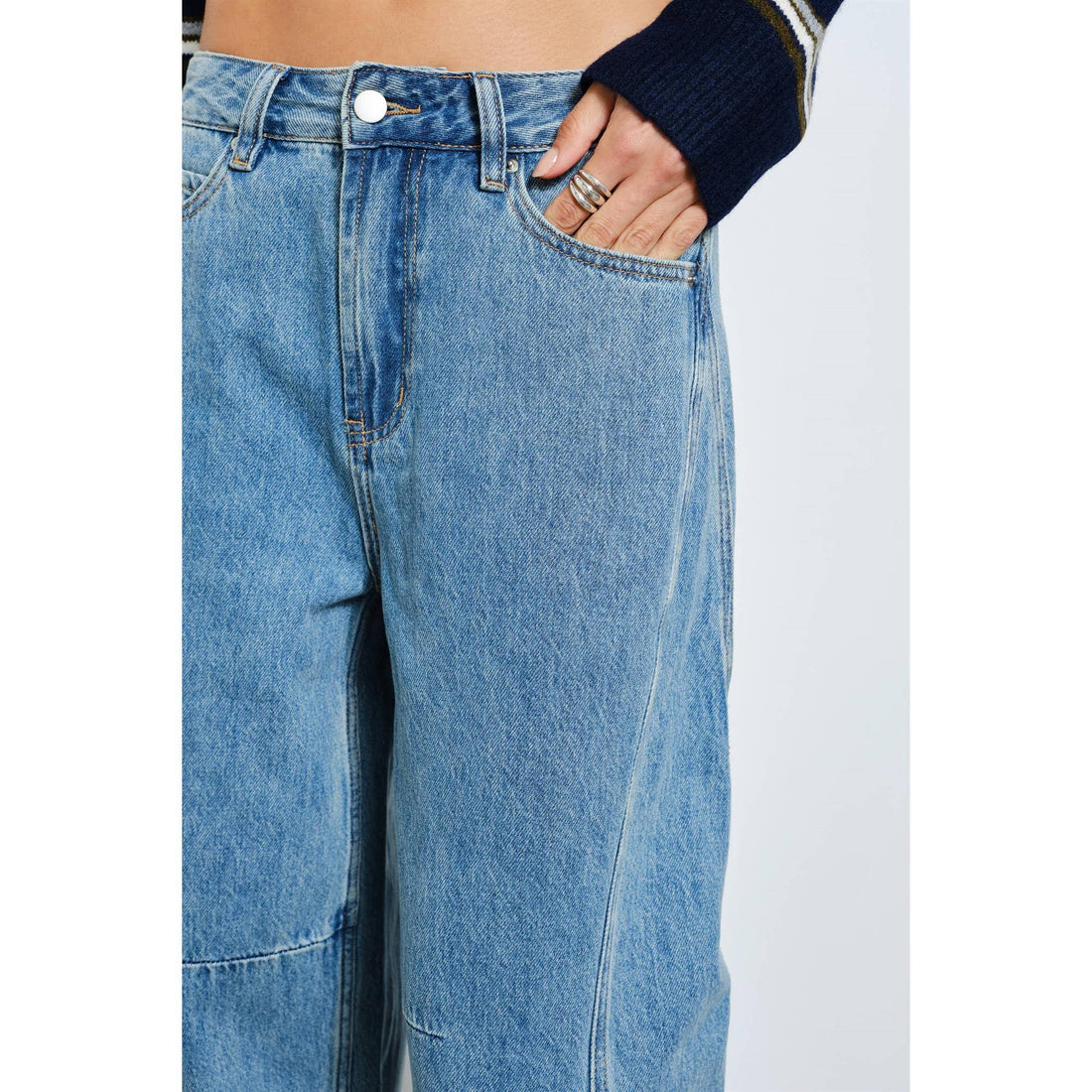 Kendall Low Rise Medium Wash Jean: MEDIUM WASH / S-M-L(3-2-1)